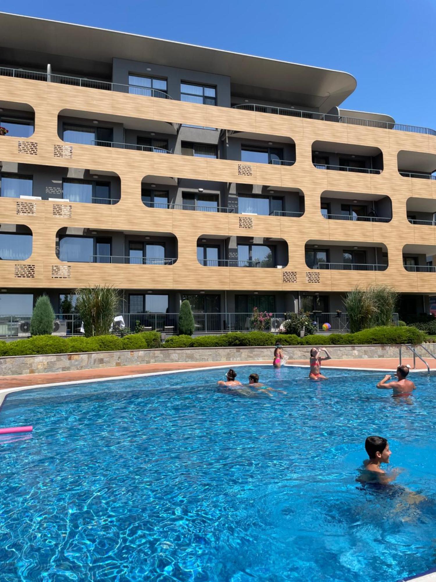 Nobile Apartment - Coral Residence Complex With Parking & Pool Varna Exterior photo